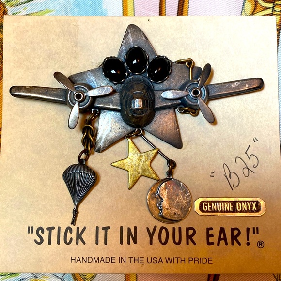 B-25 bomber brooch, Susan L Richardson - Picture 1 of 4